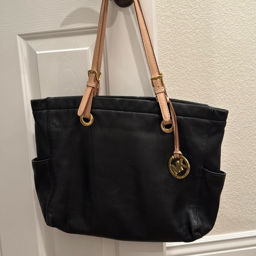 Michael Kors Jet Set Tote BLACK pebbled leather